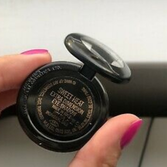 MAC eye shadow - Picture 3 of 5